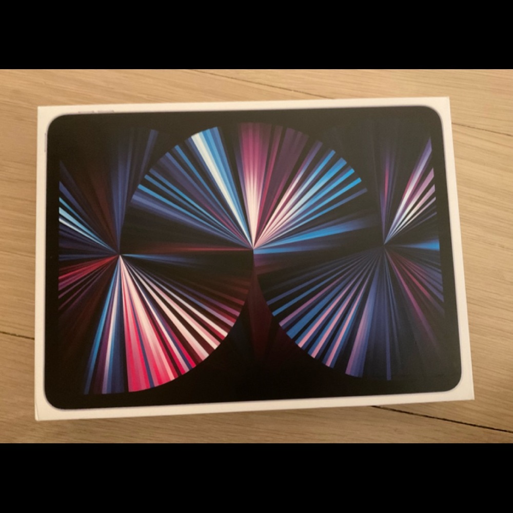 New Apple iPad Pro 3rd gen and magic keyboard set!